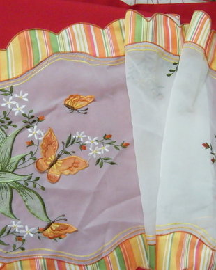 Centru de masa cu broderie
