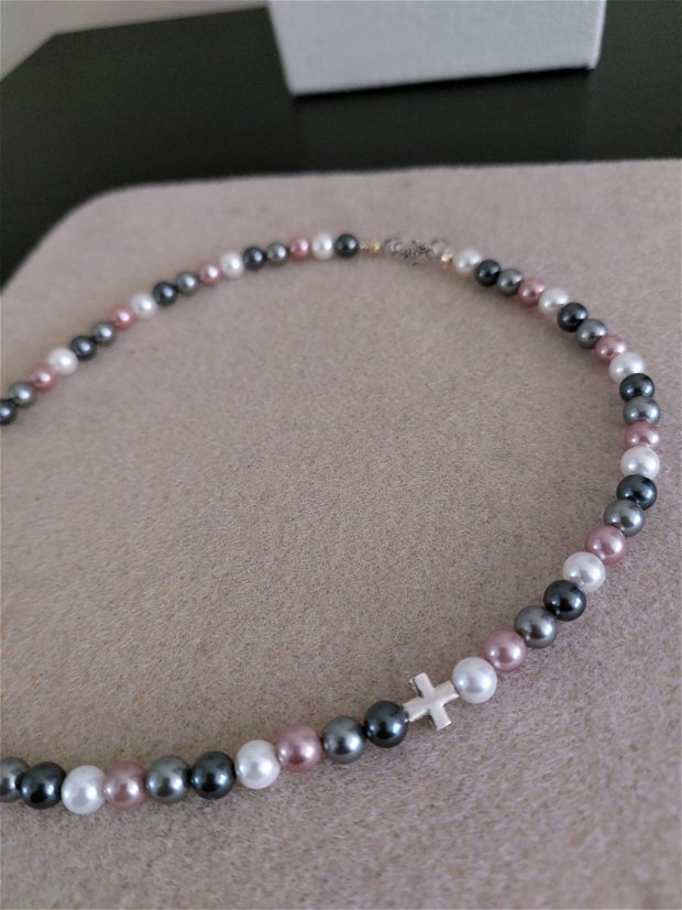 colier perle colorate si doua cruciulite argint