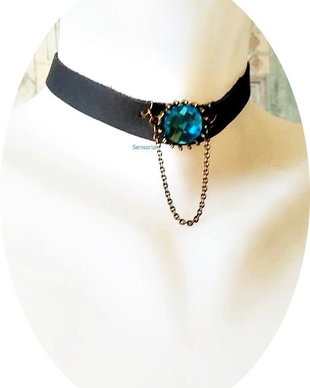 chocker piele cu cristal albastru