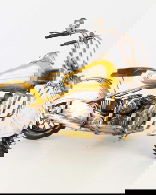 Model mare de motocicleta alba