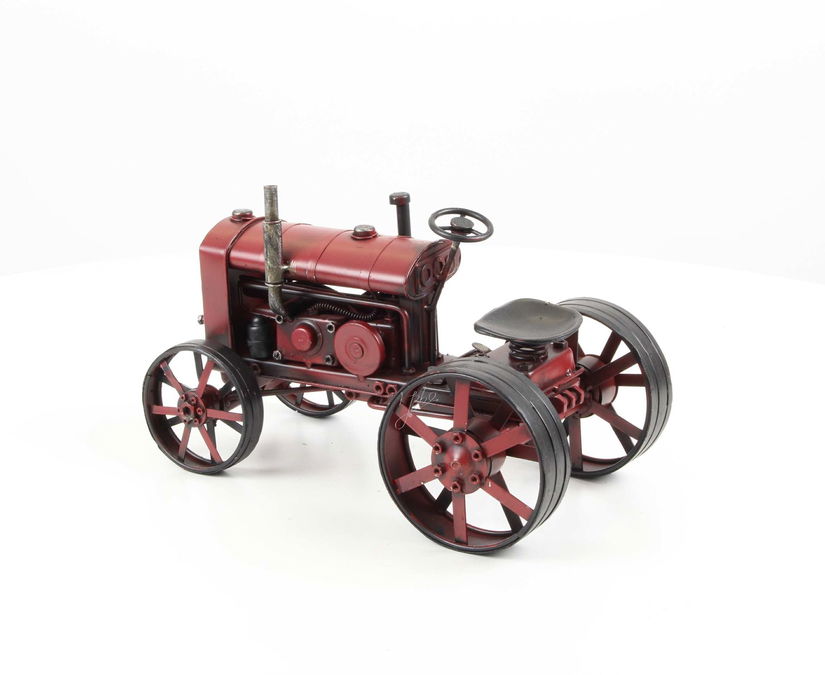 Model de tractor rosu