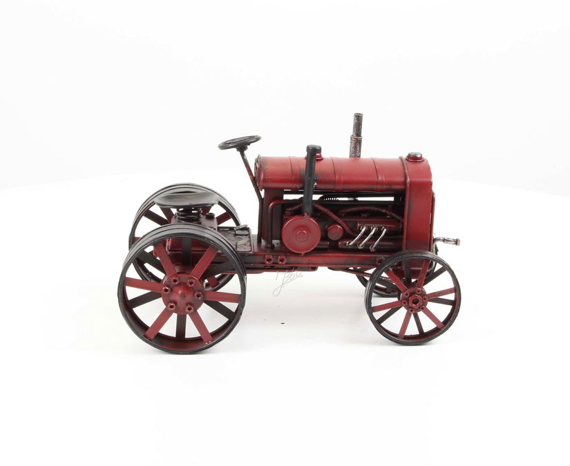 Model de tractor rosu