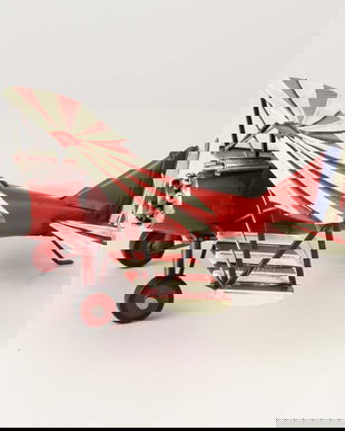 Model de elicopter rosu