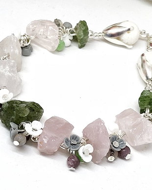 Bratara cuart si peridot brut cu jad,agat ,coral poros si floricele
