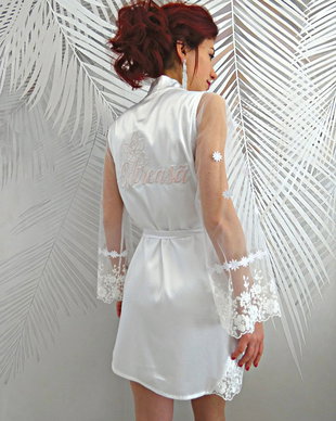 Halat Mireasa personalizat prin broderie, maneca din dantela, material satin