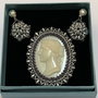BROSA ȘI CERCEI ~EXQUISITE~camee,toho,superduo,cristale fatetate,accesorii argintate