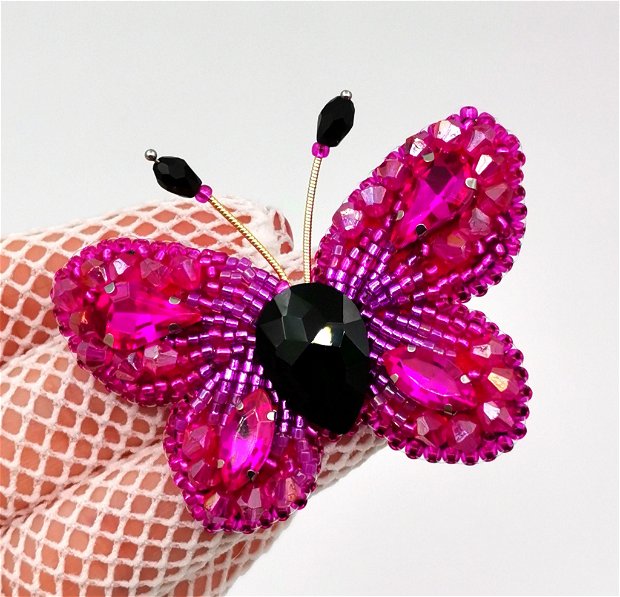 Rezervat Broșă fluture - Little Magenta Butterfly