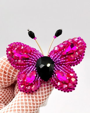 Rezervat Broșă fluture - Little Magenta Butterfly