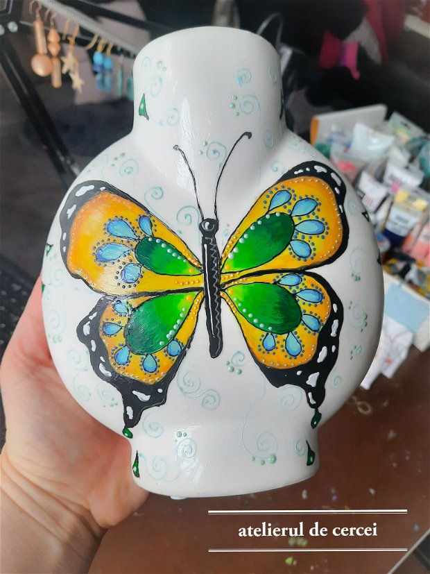 Vaza pictata manual - fluture verde
