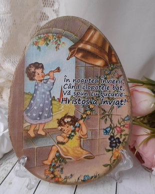 Decoratiune/ felicitare din lemn cu mesaj pentru Paste