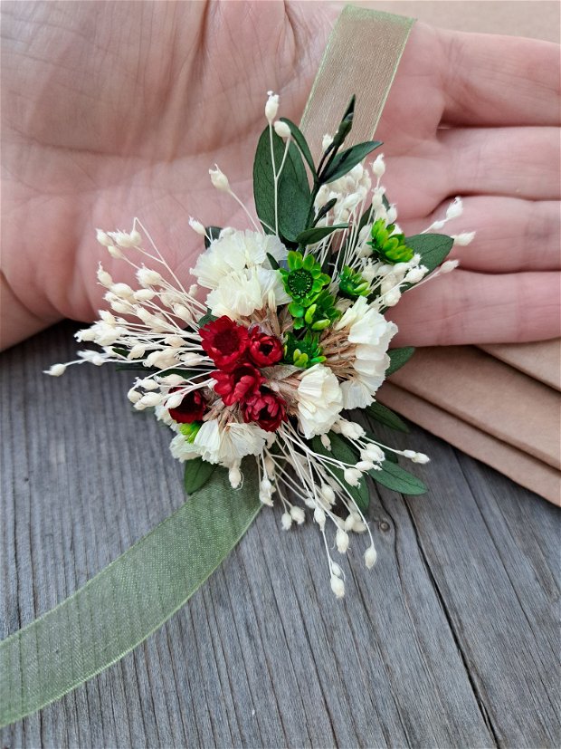 Brățări domnișoare onoare/ Corsaje nuntă-flori naturale uscate și criogenate,  Grena/ Burgundy/ Marsala Alb Verde