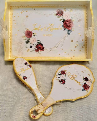 Tava personalizata pentru gatitul / trusoul miresei, tema florala auriu, burgundy