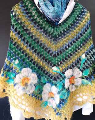 Poncho cu flori impaslite