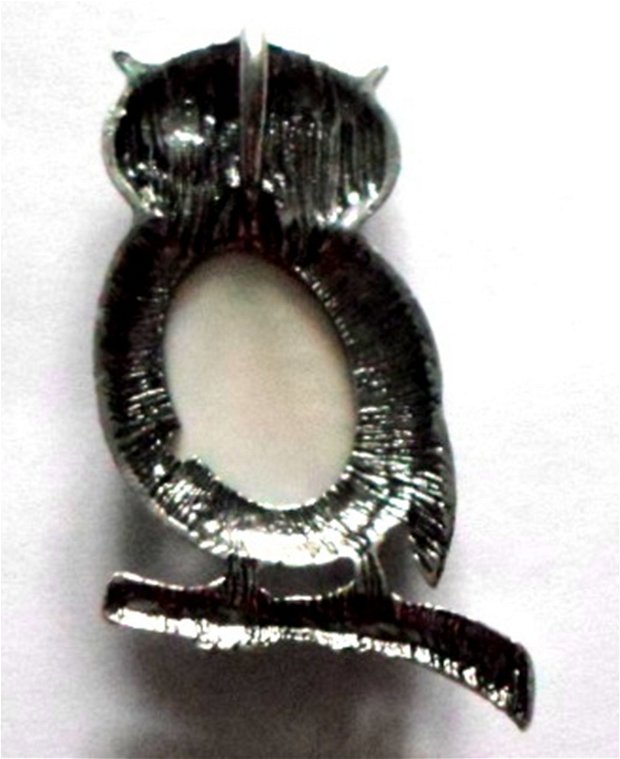 Pandantiv metalic bufnita o aripa argintiu si quartz