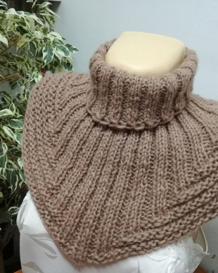 Accesoriu pentru gât maro