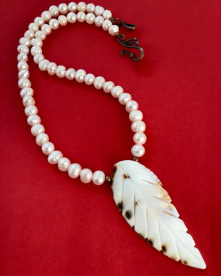 Colier CHOKER perle de cultura & frunza scoica naturala