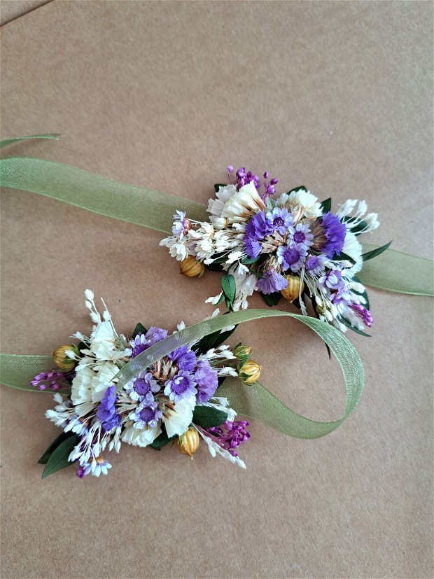 Brățări domnișoare onoare/ Corsaje nuntă-flori naturale uscate și criogenate,  Mov Alb Verde