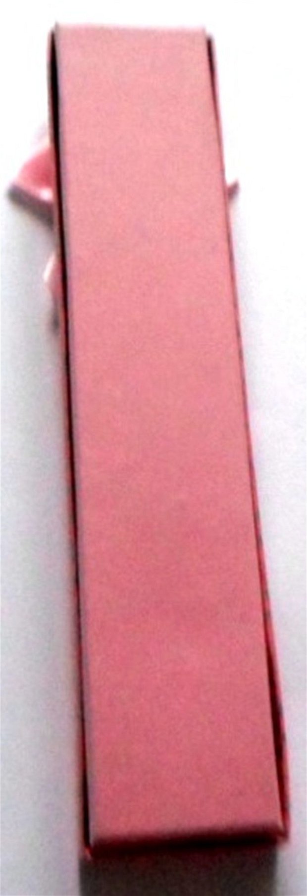 Cutie de carton roz cu model inimii argintiu si fundita roz