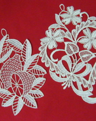 2 ornamente  dantela