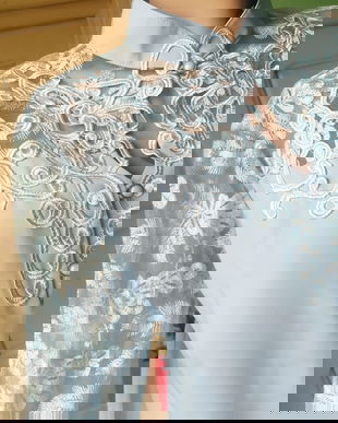 Bluza cu dantela si broderie