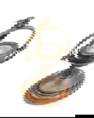 Busola din alama masiva cu un suport din lemn mahon