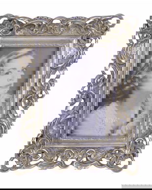Rama foto argintie cu arabescuri