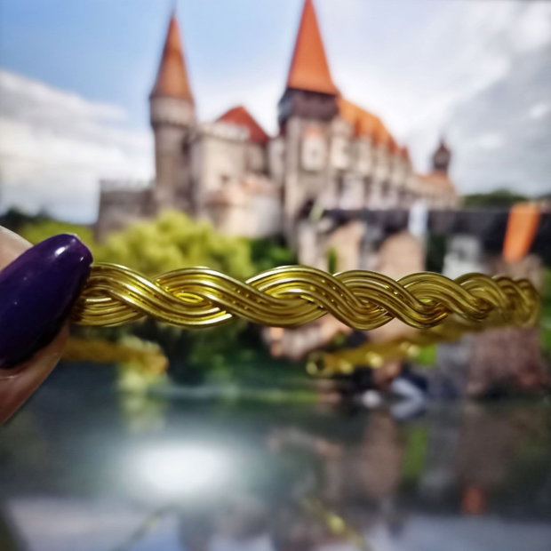 Coronită medievală împletită