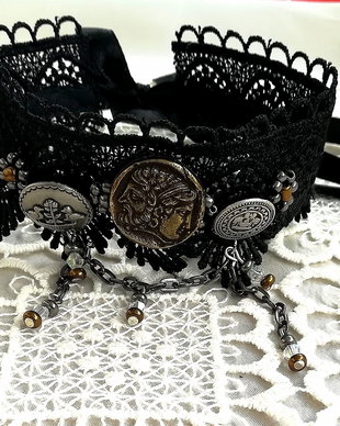 Chocker dantela neagra si nasturi antichizati  cu tema dualitate