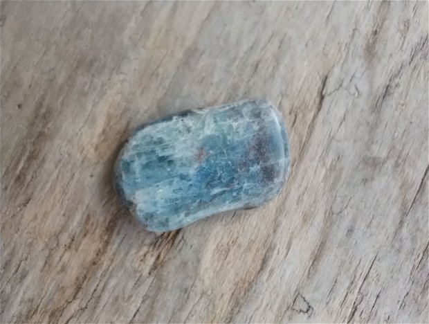 Kyanite, 21x15 mm
