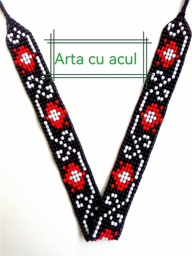 Zgardan tradițional românesc realizat din mărgele în nuanțe de roșu, negru și alb