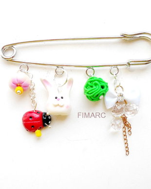 Bunny - brosa pentru articole tricotate:pluovere,esarfe,..etc