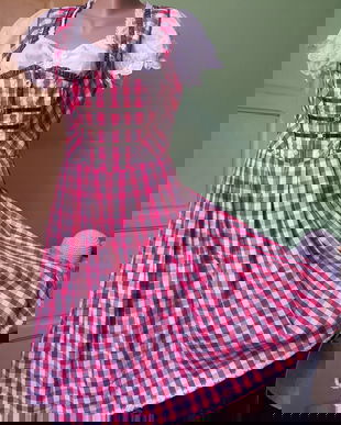 Tinuta bavareza completa, cu bustiera si sortbrodat