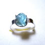 Inel argint și turmalina brută Paraiba bleu indicolite
