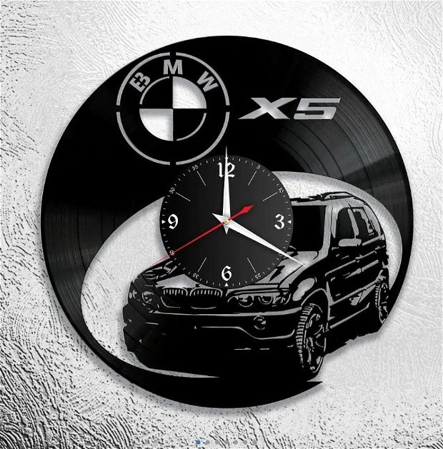 BMW X5- ceas de perete