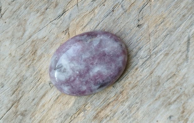 Cabochon lepidolit, 40x30 mm