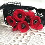 chocker dantela neagra cu buchet  flori rosii