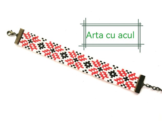 Brățară tradiționala românească țesuta manual din margele roșii, negre și albe