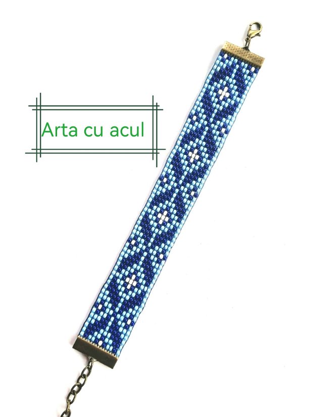 Brățară tradiționala românească țesuta manual din margele albastre și albe