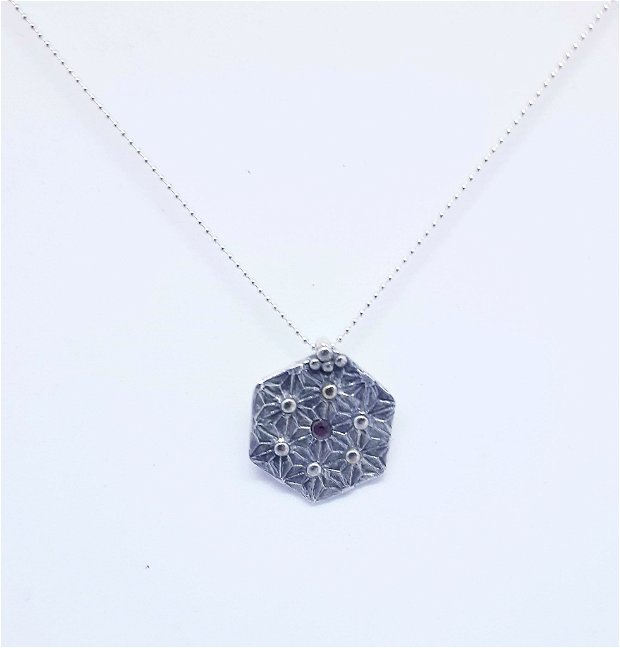Pandantiv unicat, hexagonal, din argint fin texturat cu motiv japonez Asanoha si ametist