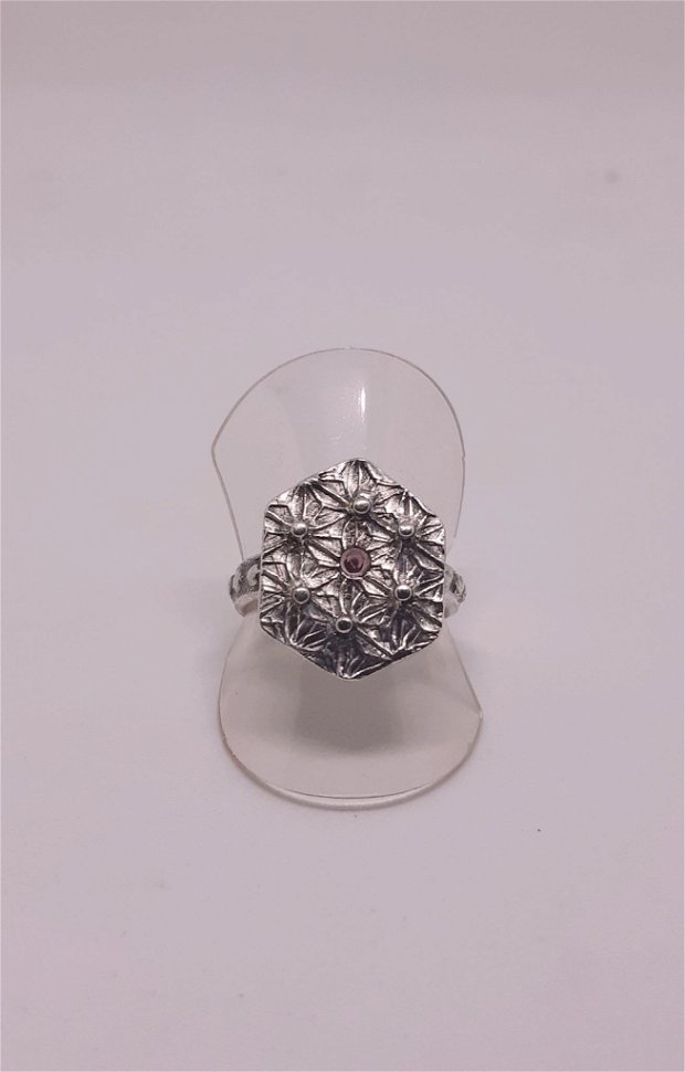 Inel unicat din argint fin, cu platou hexagonal, texturat cu model japonez Asanoha si ametist si bratara decorata cu bilute