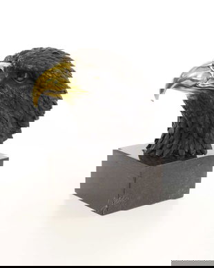 Cap de vultur- statueta din bronz pe soclu din marmura