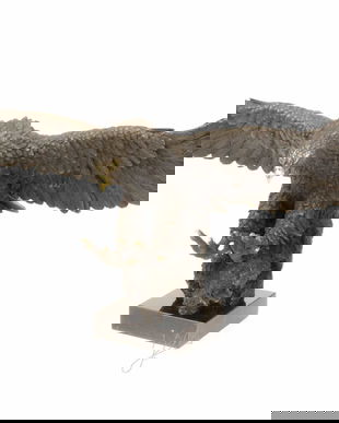 Vultur- statueta din bronz pe un soclu din marmura