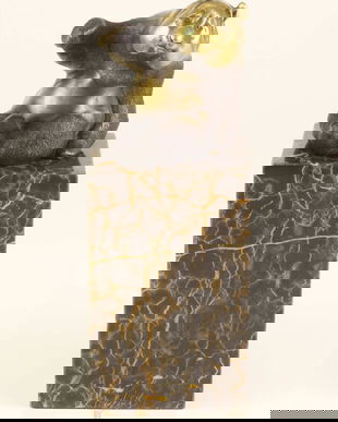 Panda- statueta din bronz pe un soclu din marmura