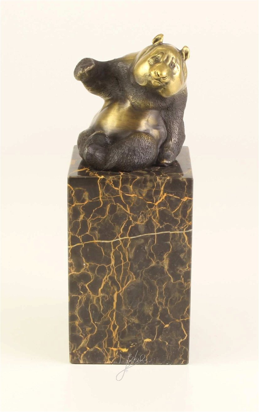 Panda- statueta din bronz pe un soclu din marmura