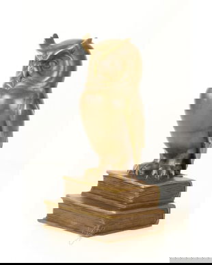 Bufnita-statueta din bronz pe un soclu din marmura