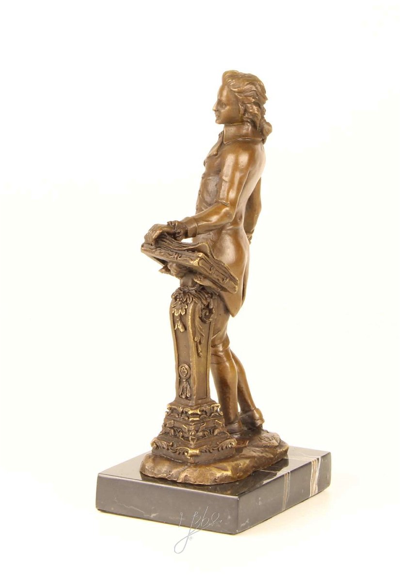 Beethoven - statuetadin bronz pe soclu din marmura