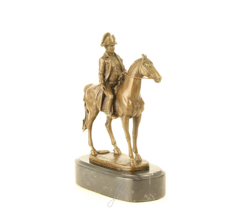 Napoleon pe cal- statueta din bronz pe un soclu din marmura