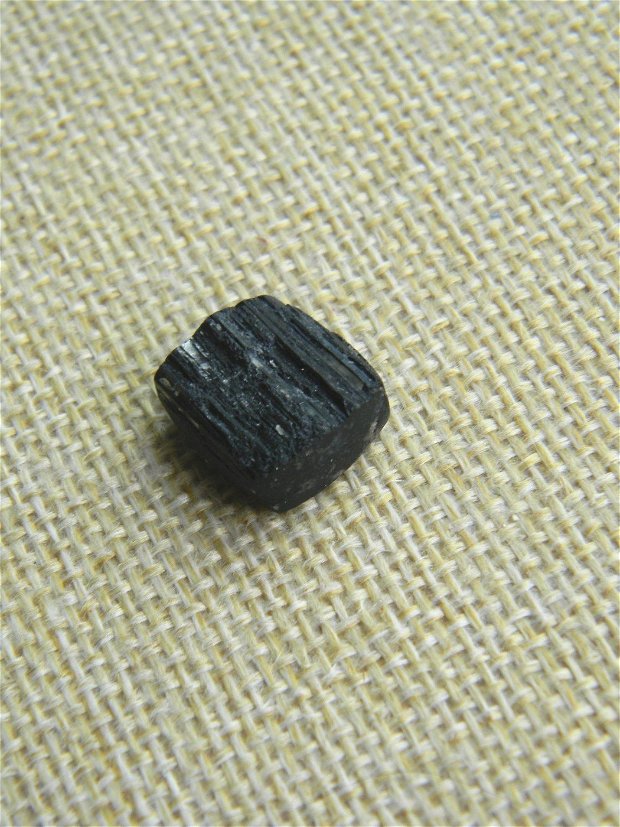 Caboson turmalina neagra (M10)
