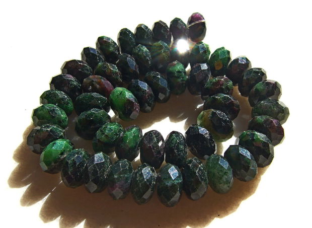 Ruby - zoisite rondele mari fatetate aprox 6.5-7x12 mm