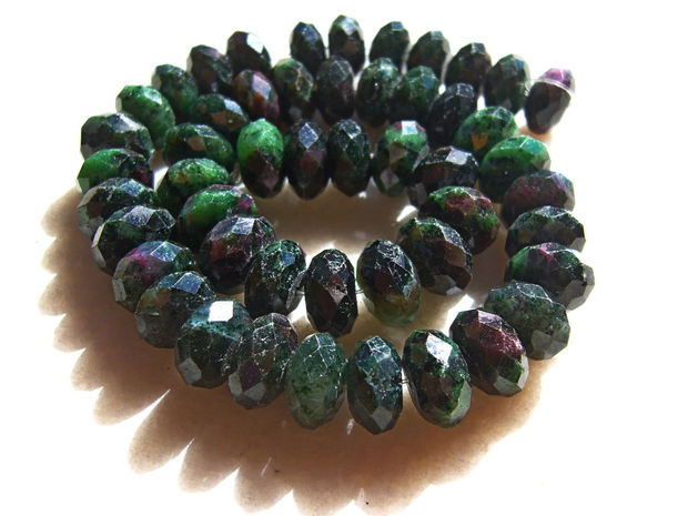 Ruby - zoisite rondele mari fatetate aprox 6.5-7x12 mm